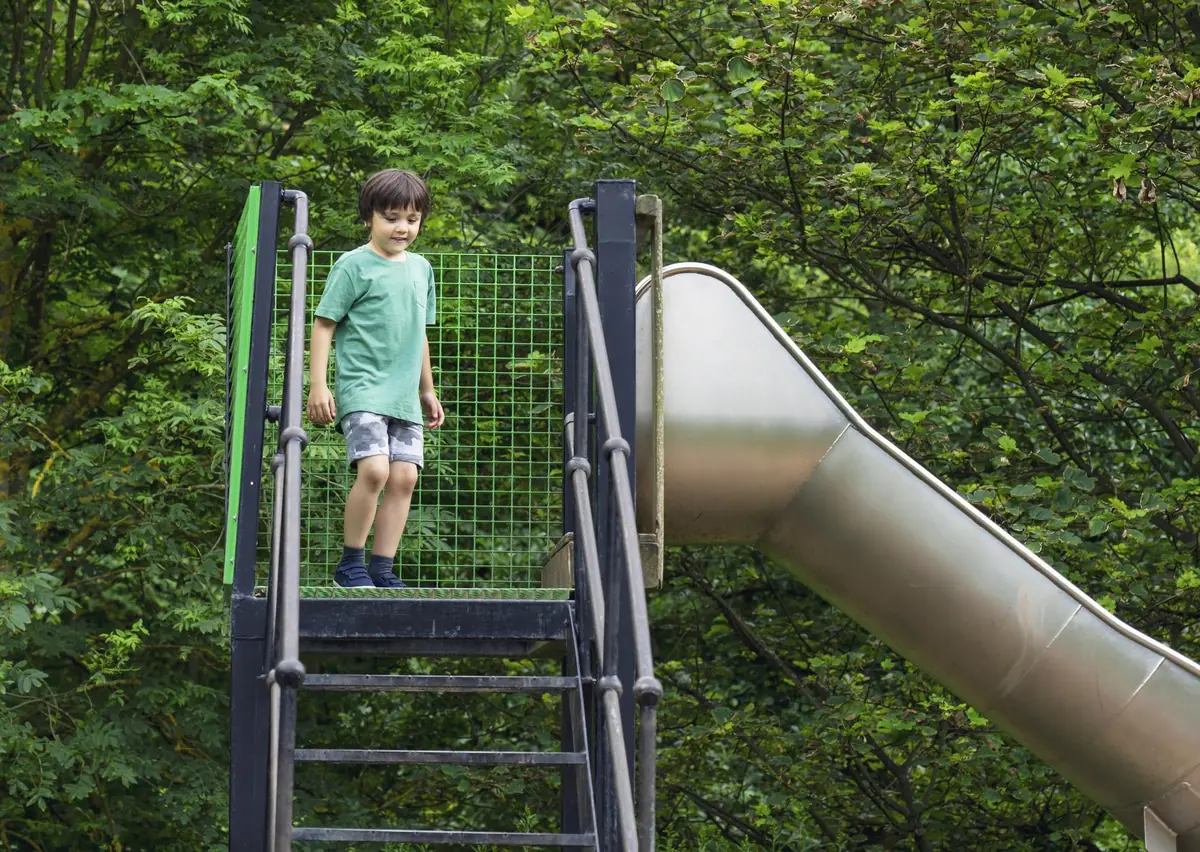 Outdoor Slide Material Guide